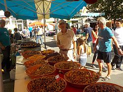 Hugh buying olives at the market in Moissac